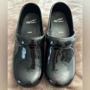 Professional Dansko, black leather clogs size 37 in excellent condition.